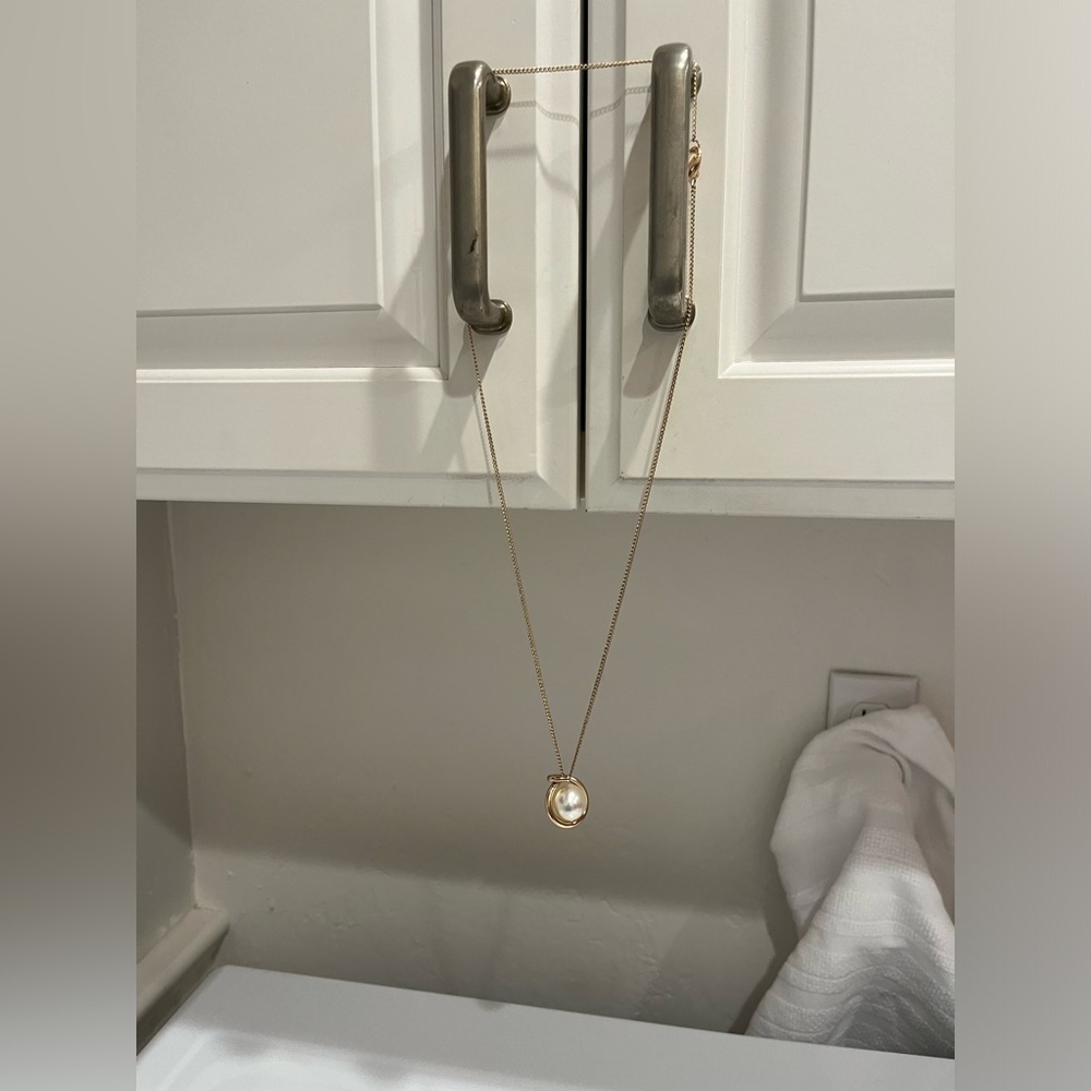 Gold pleated necklace‎
